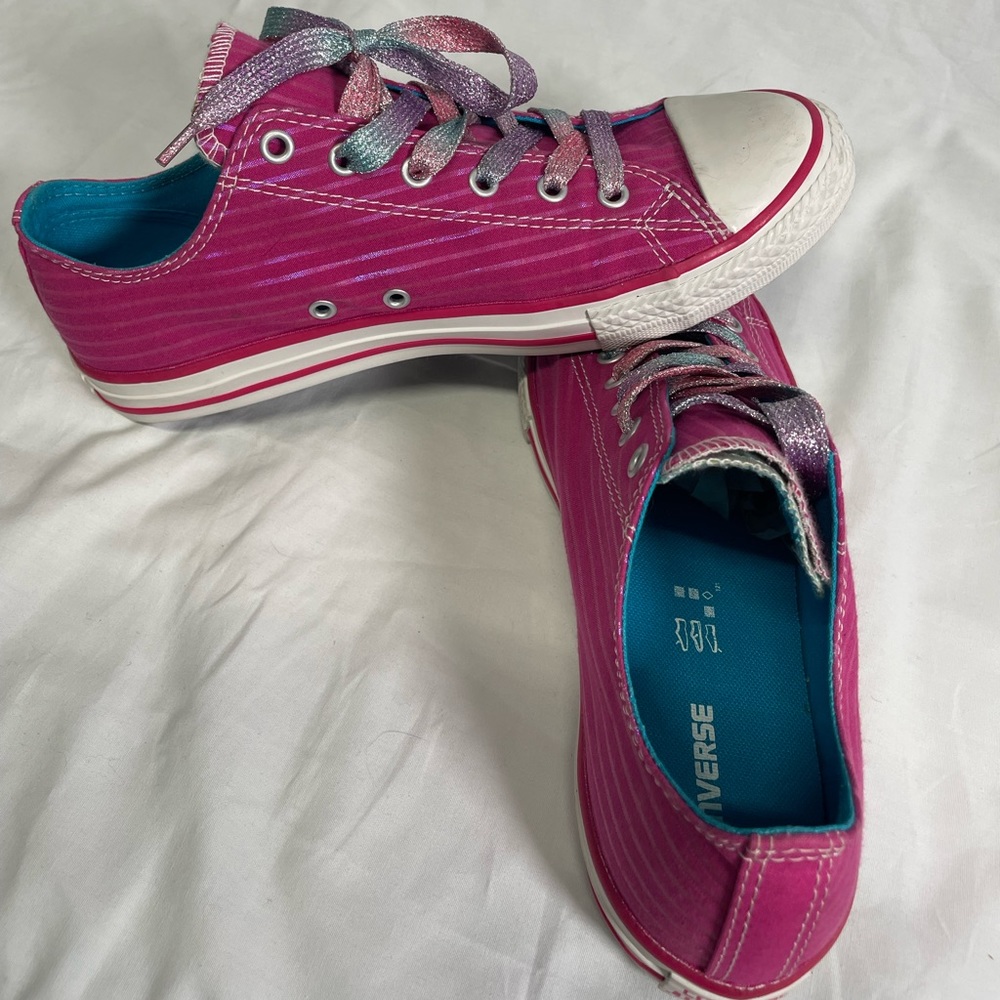 Pink metallic pinstripe Converse low tops size 8 W / 6 M NEW!
